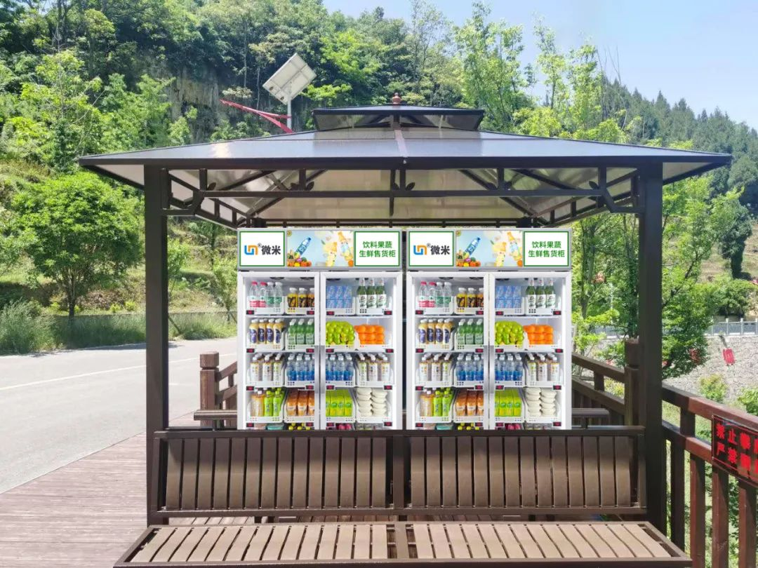 條形智能液晶屏加持，自動售貨機(jī)適用于多個(gè)場景